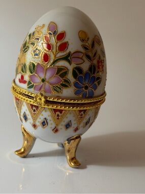 White Floral Decorative Trinket Egg with Gold Accents Vintage from the 90s
